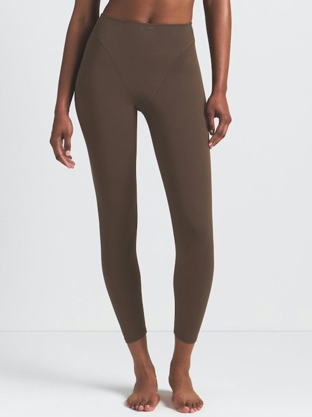 NIKE SKIMS MATTE V PANEL 26” LEGGINGS DARK SEPIA M